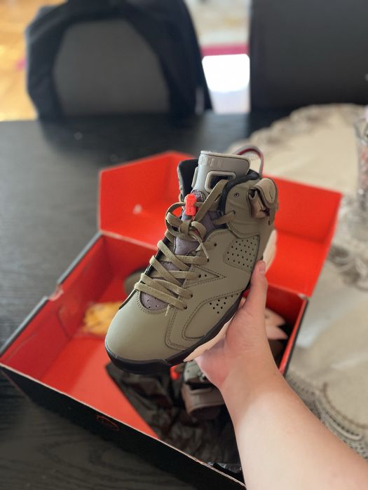 Jordan 6 Travis scott