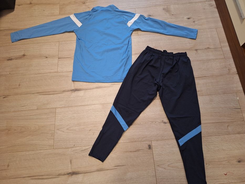 Футболен анцунг половин цип на Манчестър Сити!