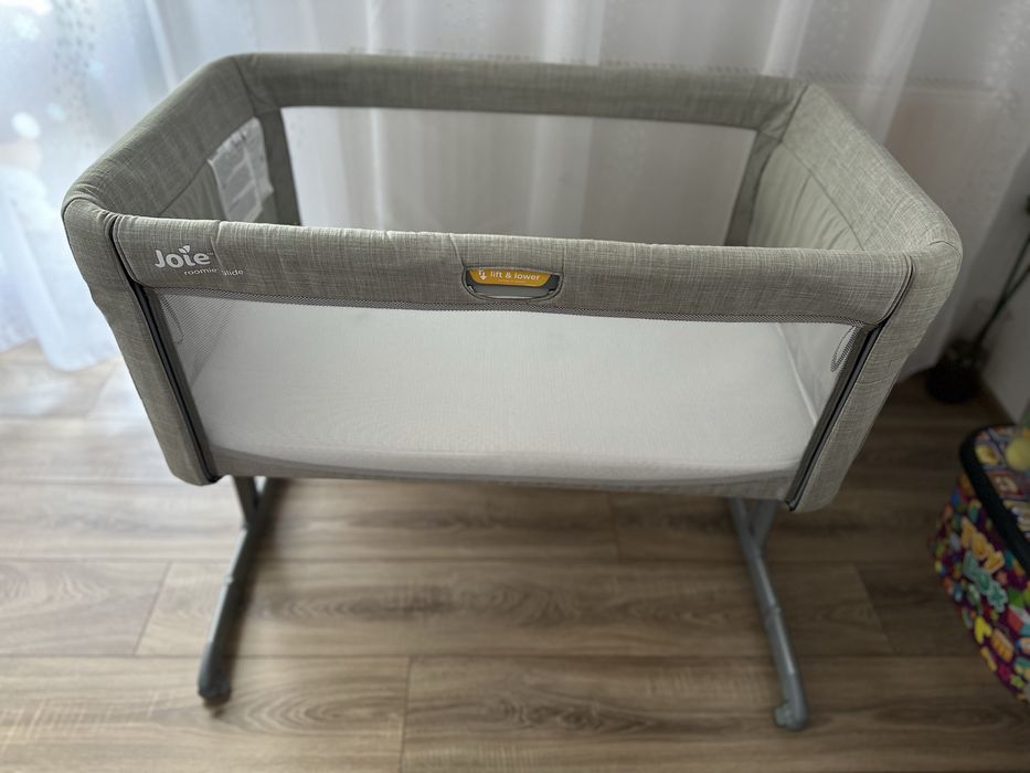 Vând  Patut c-o sleep JOIE  + perina gravide în formă de U, CADOU