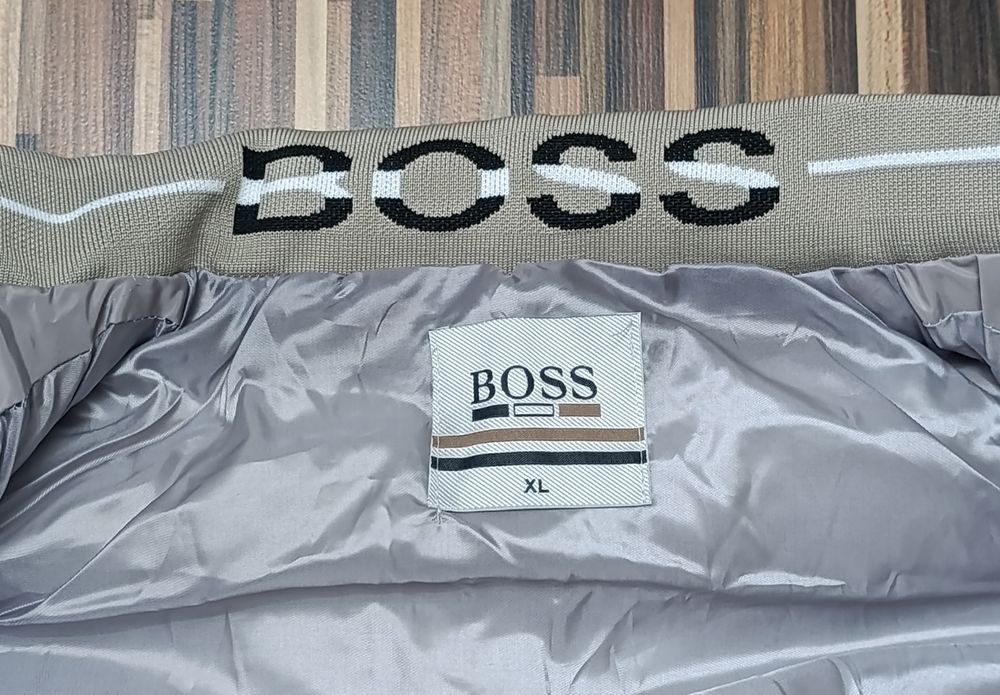 Vând veste noi de bărbați Boss