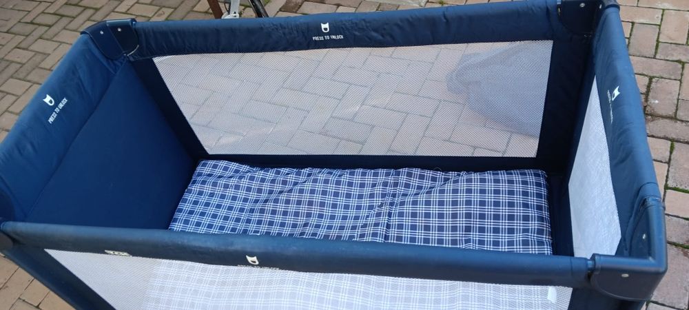Pătuț pliabil pentru călătorii