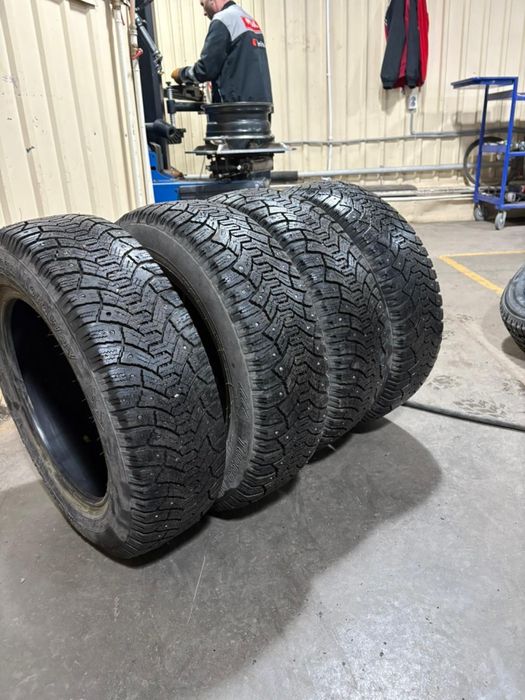 Продам шипованные зимние шины