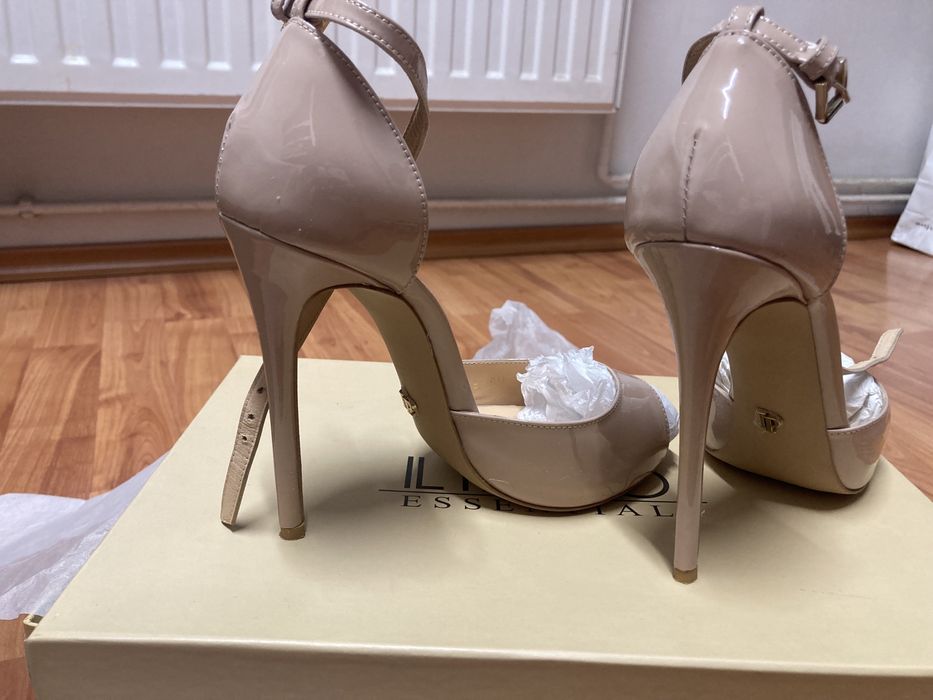 Vand sandale din piele naturala elegante! Purtate o singura data!