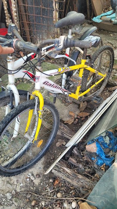 Vand 2 biciclete defecte