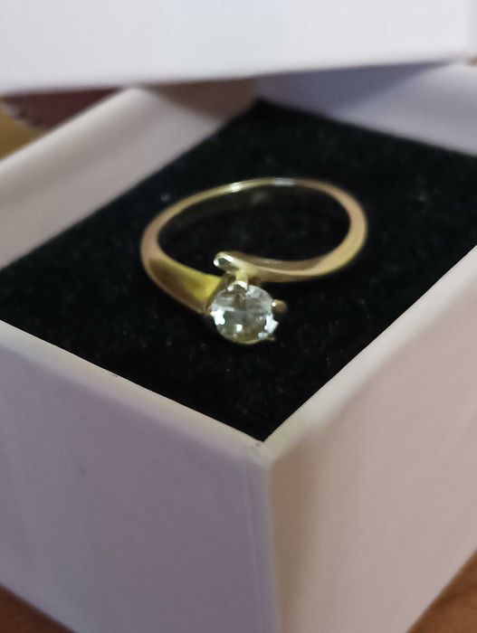 Нов златен дамски пръстен