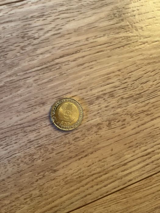 Продам монету 200 тг в честь 80 лет победы