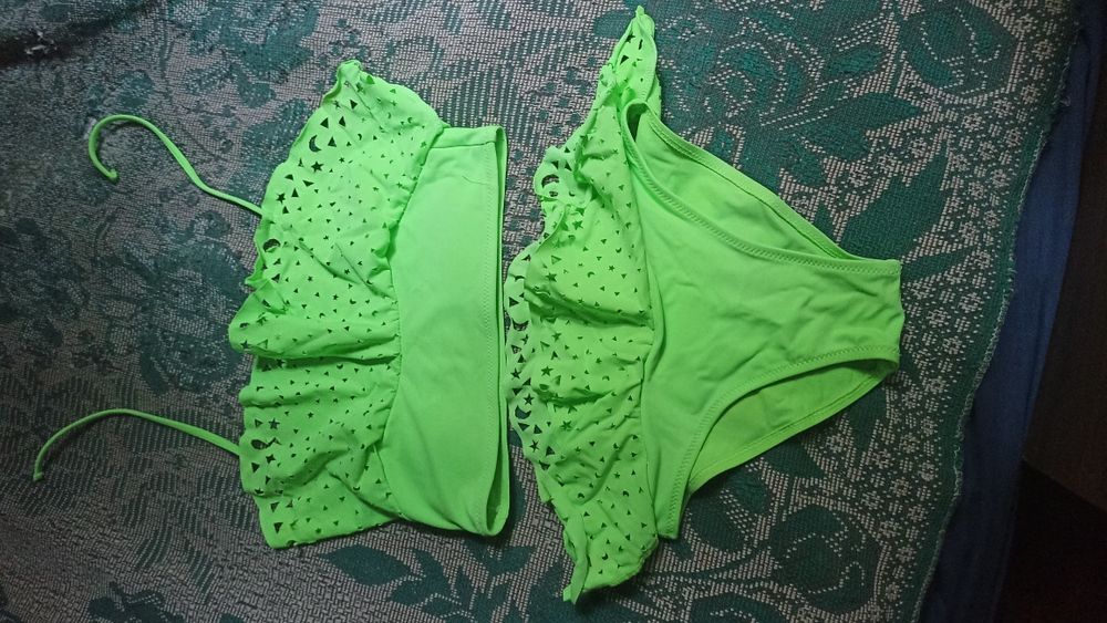 Купальник на 9-12л салатовый