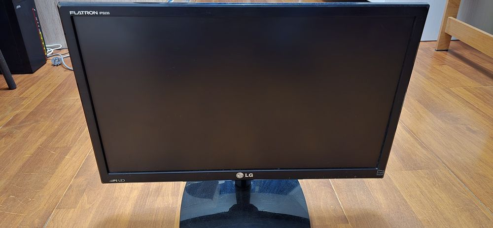 Монитор LG flaton IPS235V