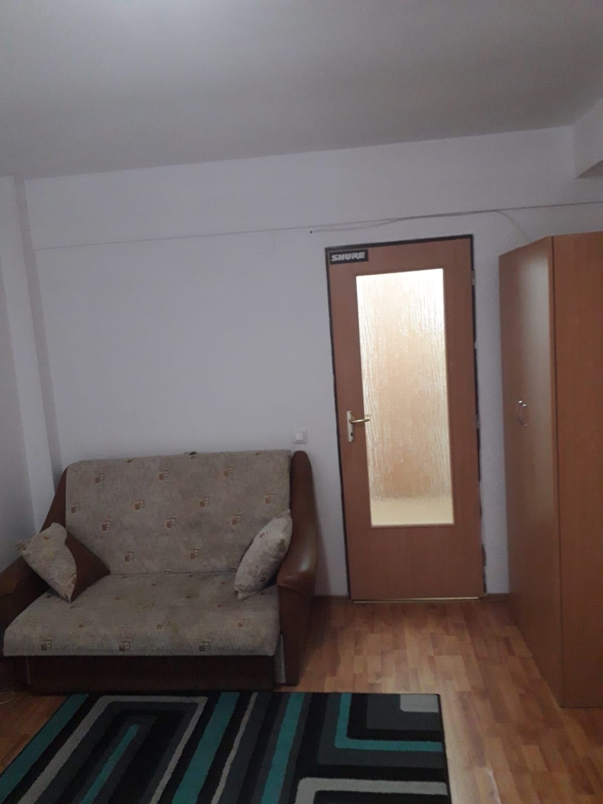 Închiriez garsonieră