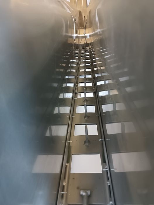 Buncăr furajare vaci,oi,capre(creșă viței)