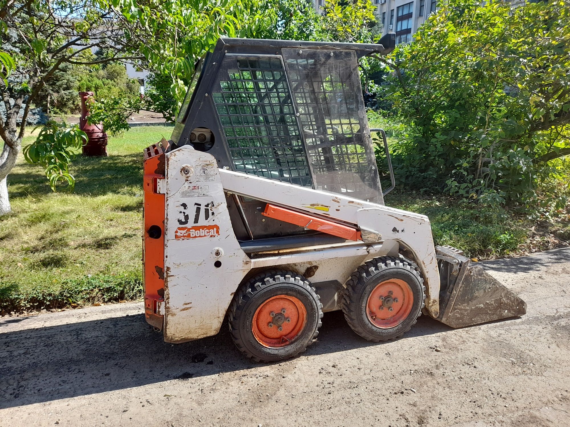 Buldoexcavator JCB 3CX/ Bobcat de închiriat cu picon, demolari