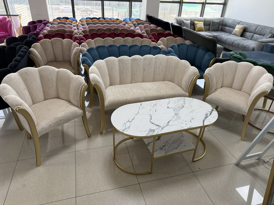 Ором в зал ожидания в любом количестве и в любой расцветки