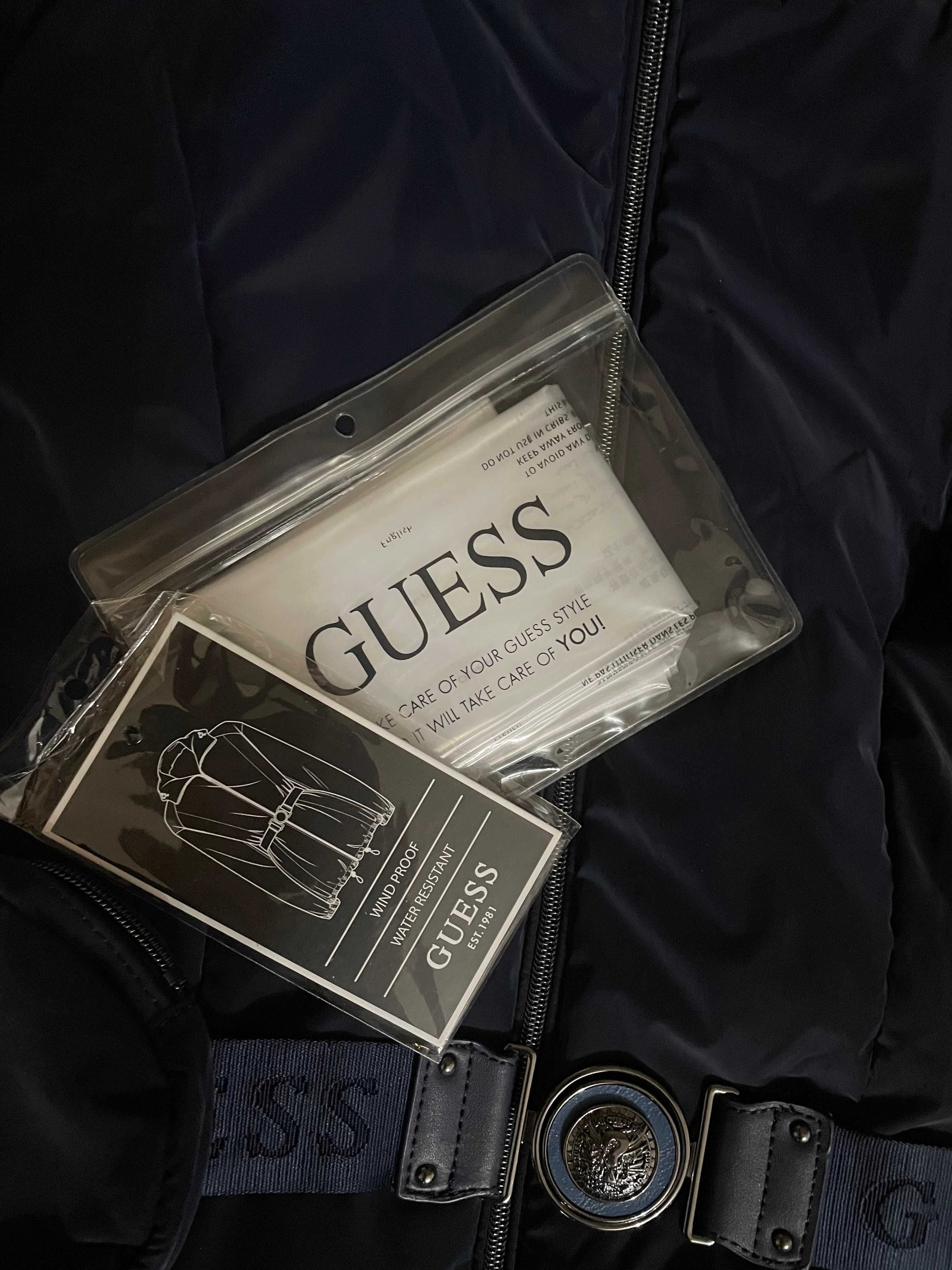 GUESS - Дамско зимно яке