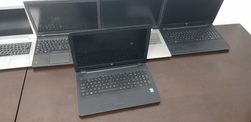 Laptop HP 250 G4, i3-4005U 1.70GHz, 8GB RAM, 256 ssd