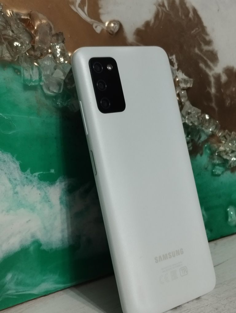 Продам телефон Samsung galaxy a03s в отличном состоянии без трещин