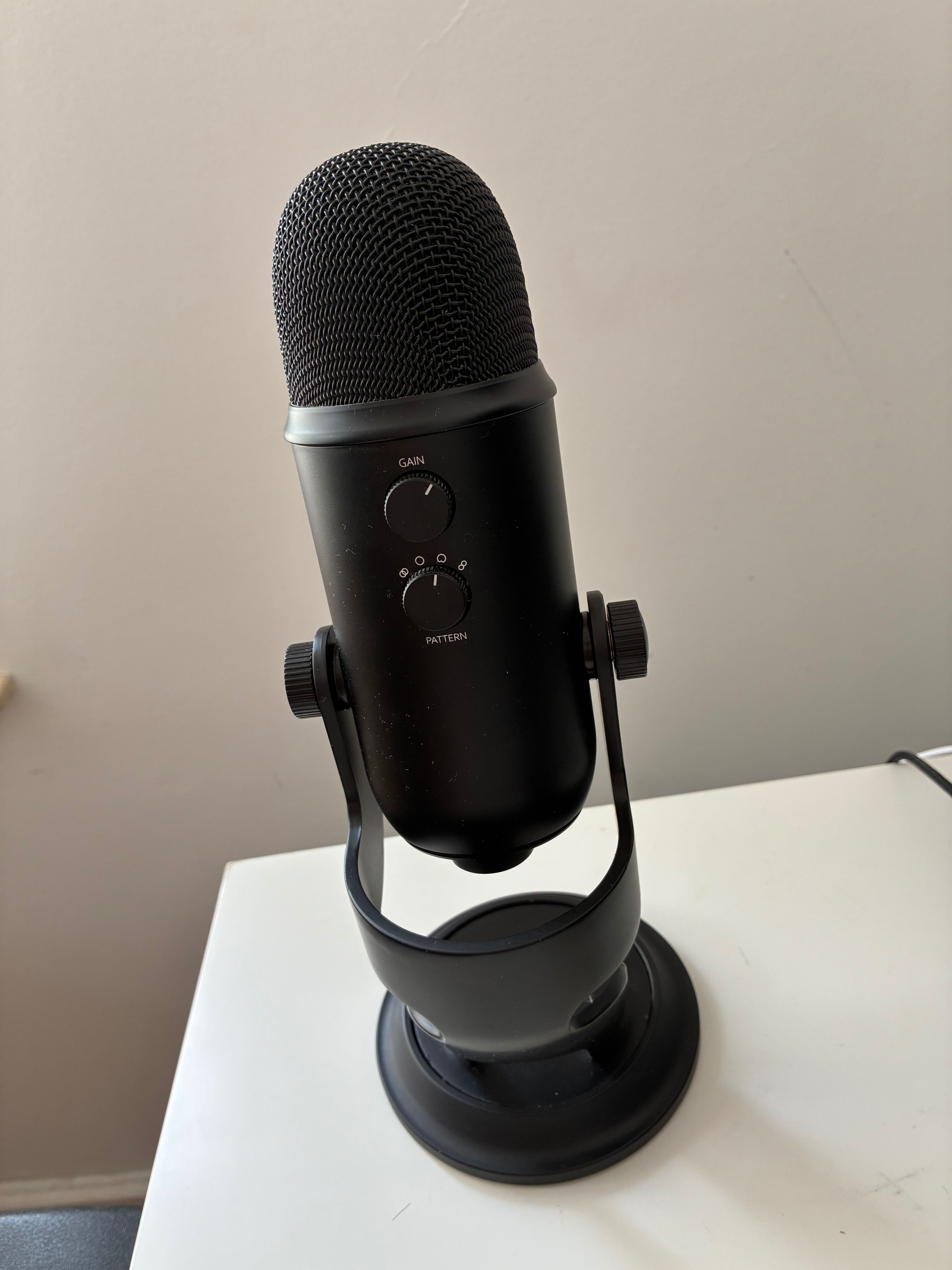 Микрофон Logitech Blue Yeti - черен