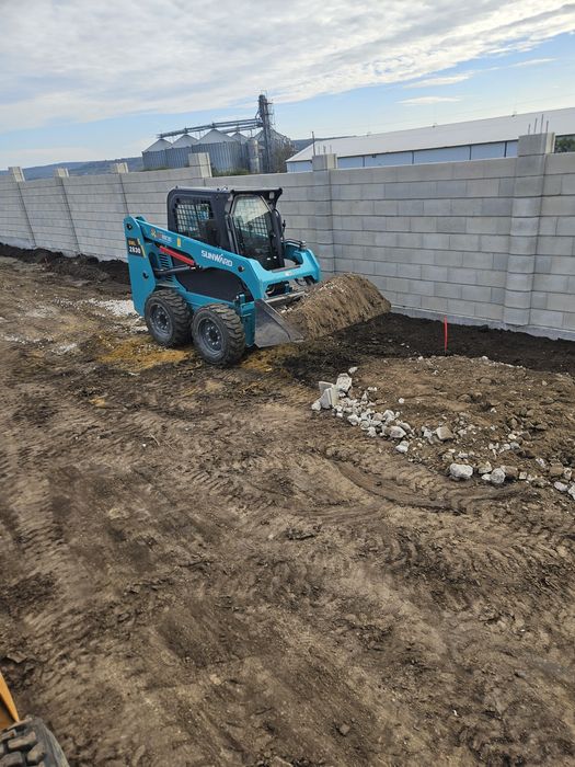 Услуги с бобкат, мини багер и тристранен самосвал с кран.