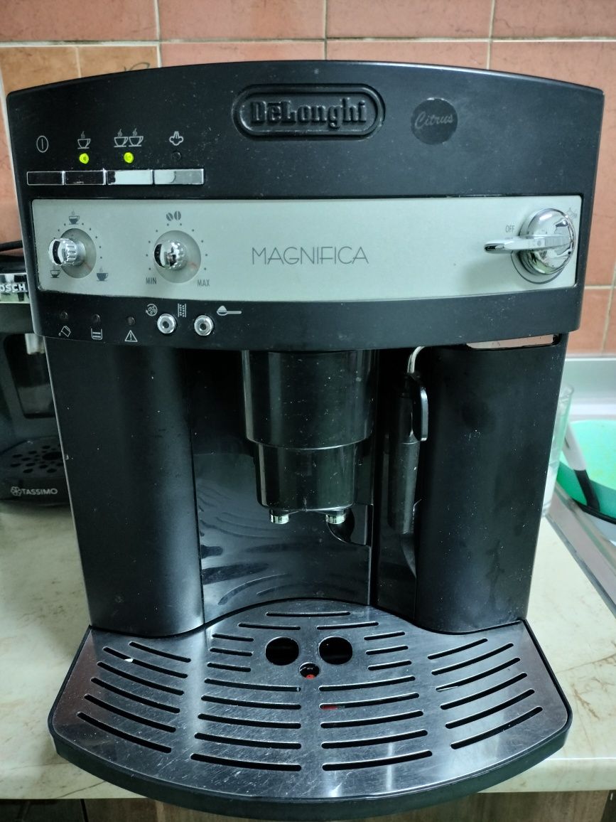 Expresor de cafea DeLonghi