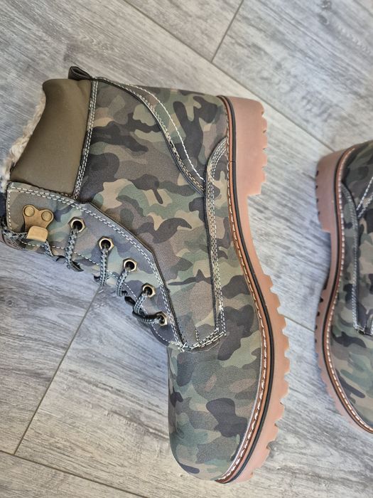 Bocanci barbati.Sunt noi.