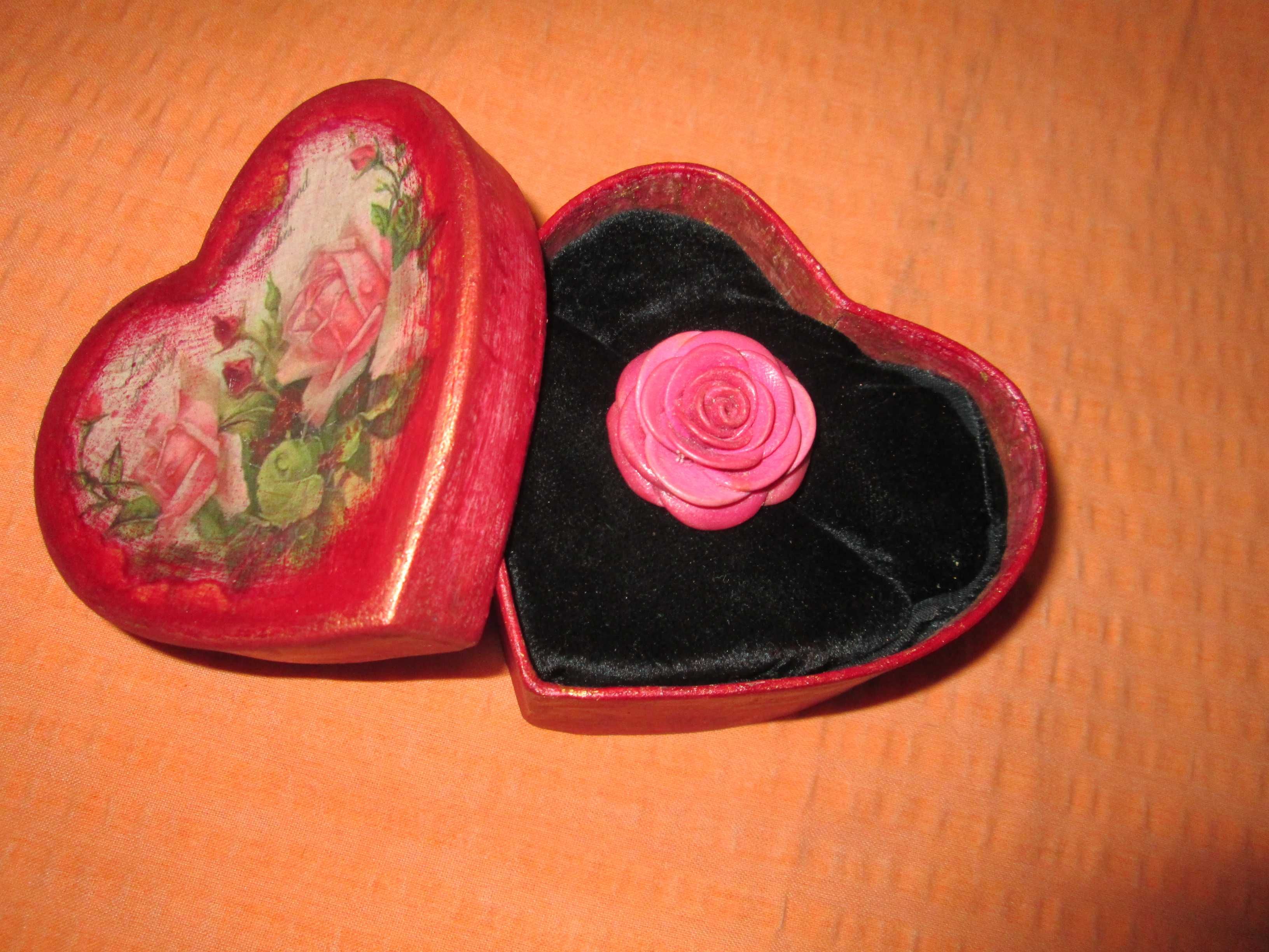 романтична  кутия за бижу във форма на сърце