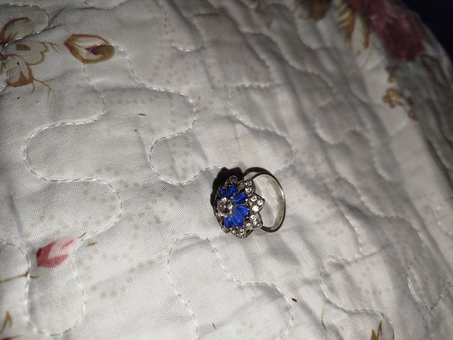 Kumush uzuk sotiladi