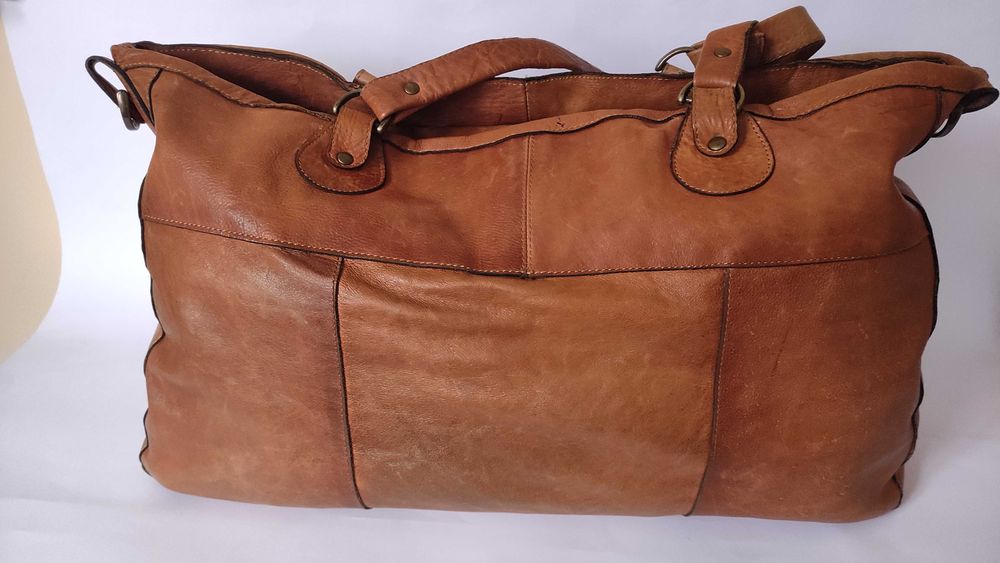 Pieces маркова пътна чанта от естествена кожа