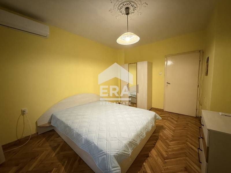 Четиристаен, обзаведен, газифициран апартамент под наем, в тухлена сгр