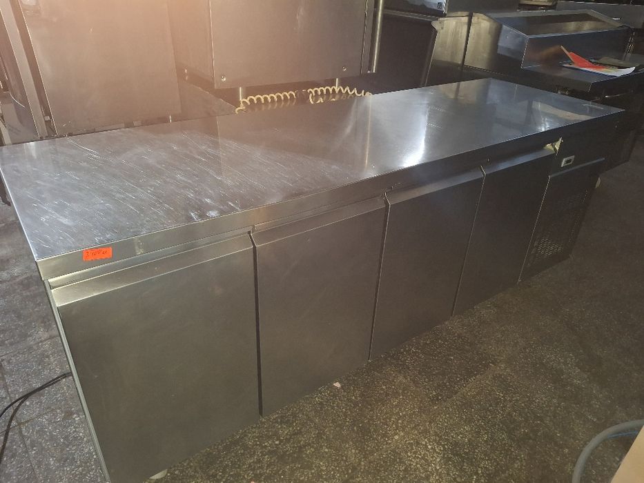 Хладилна маса средно температурна