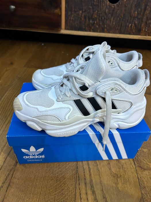 Sneakers Adidas albi piele