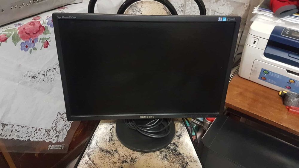 Продавам 3 броя 23" монитори: LG 2361V (2бр.) и Samsung 2343NW 1бр.
