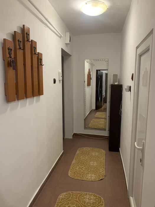 Închiriez apartament cu 2 camere