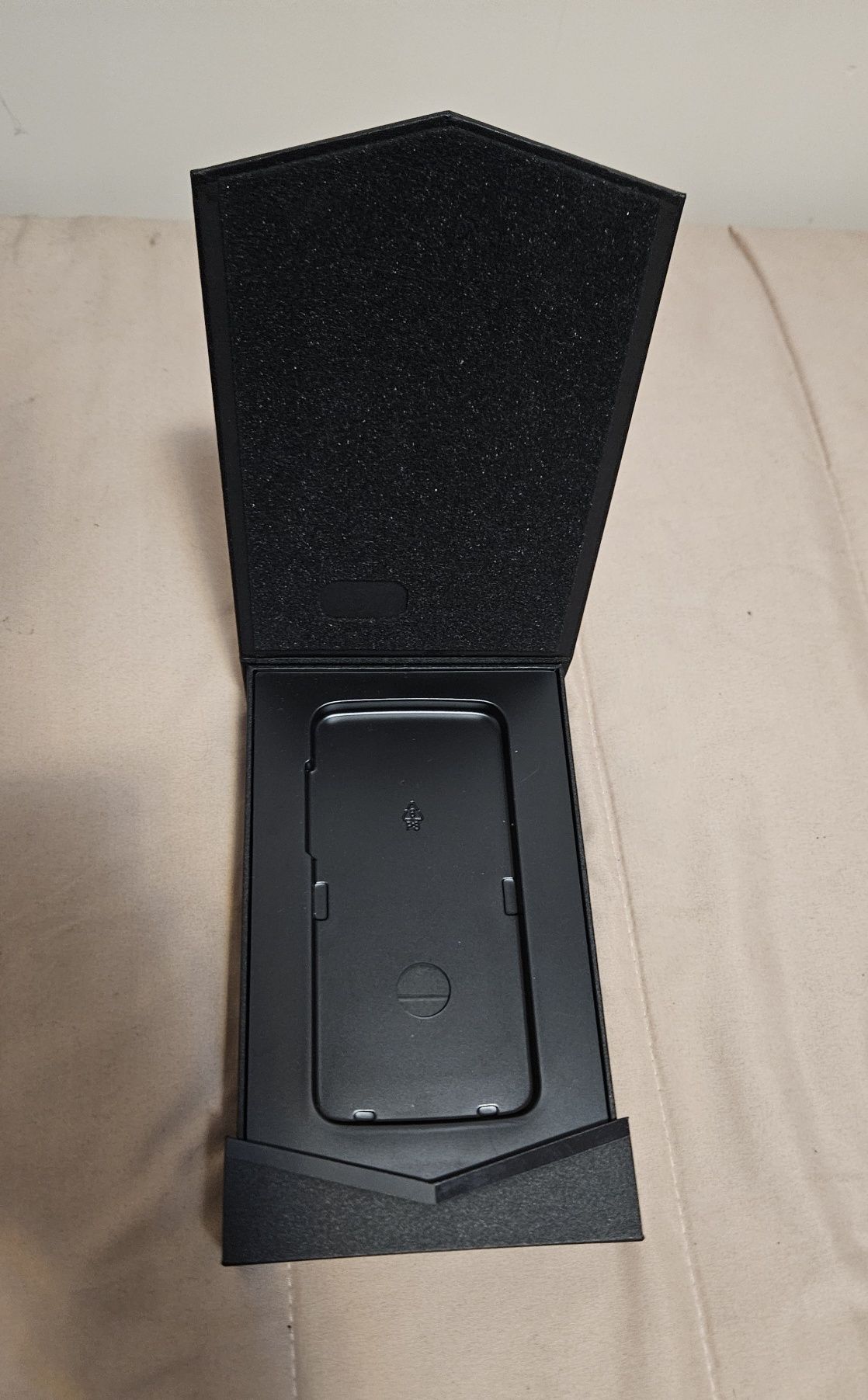 Motorola Razr 2022 - Оригинална кутия