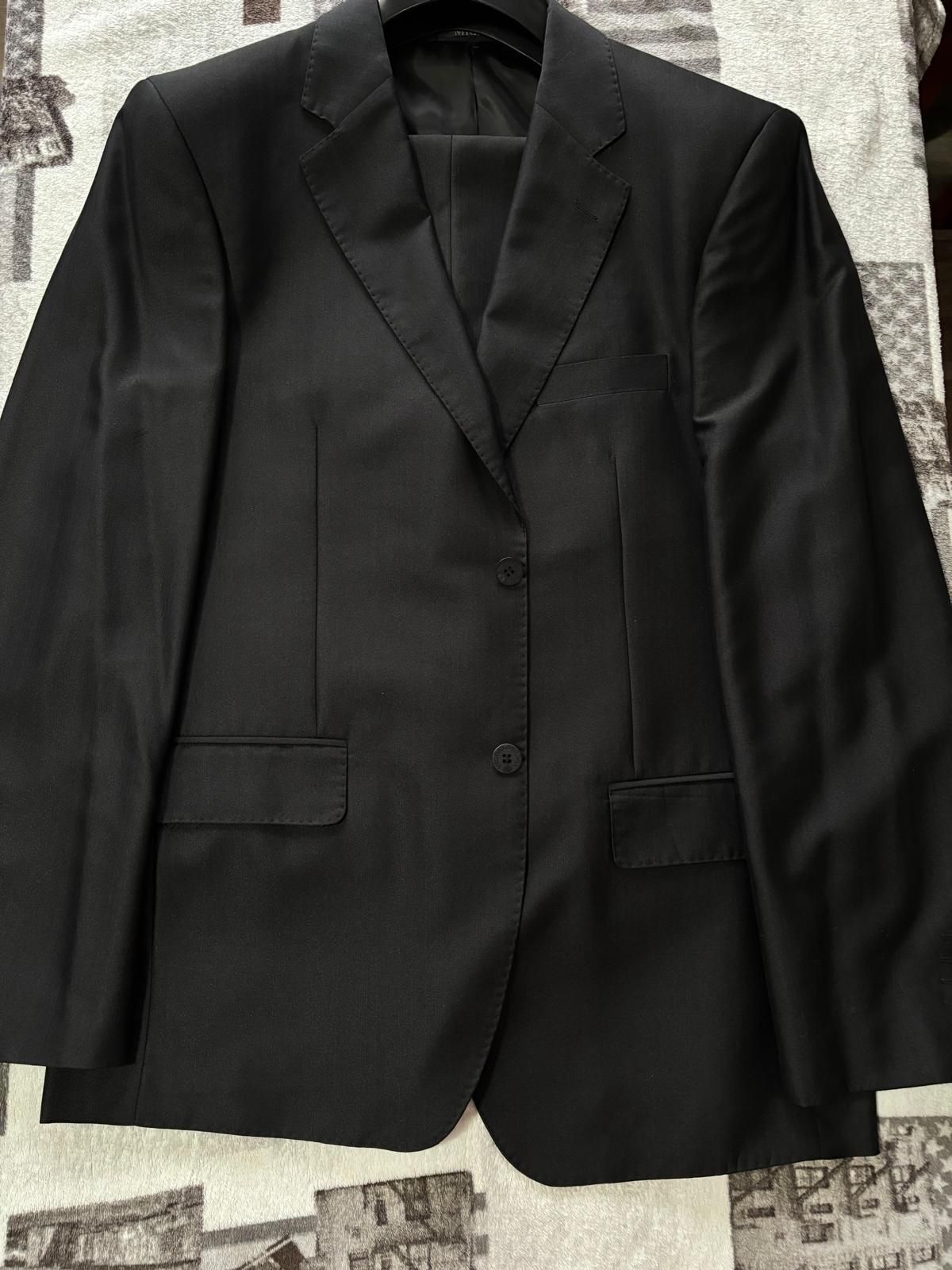 OCAZIE Vand 4 costume 2 piese stofa stare f buna