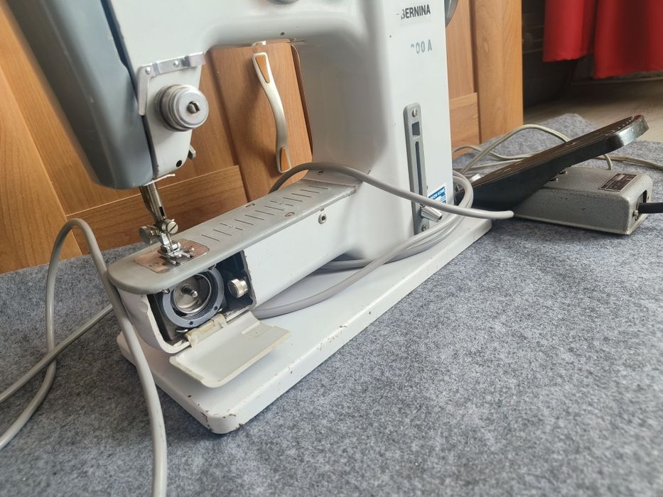 Mașină de surfilat cusut bernina