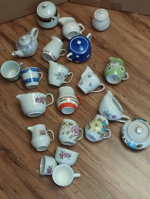 Посуда чашки, молочник, сахарница