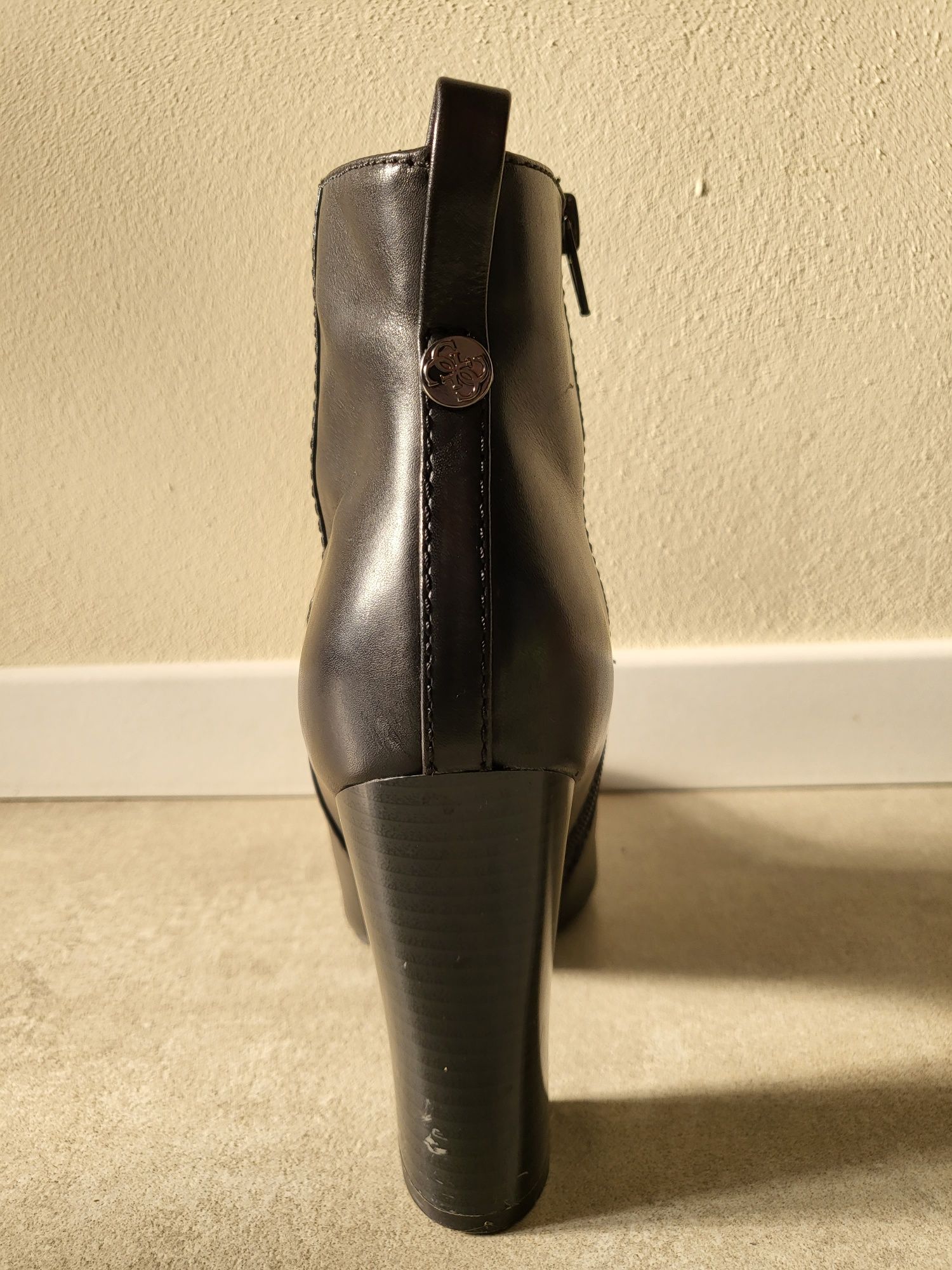 Botine Guess din piele