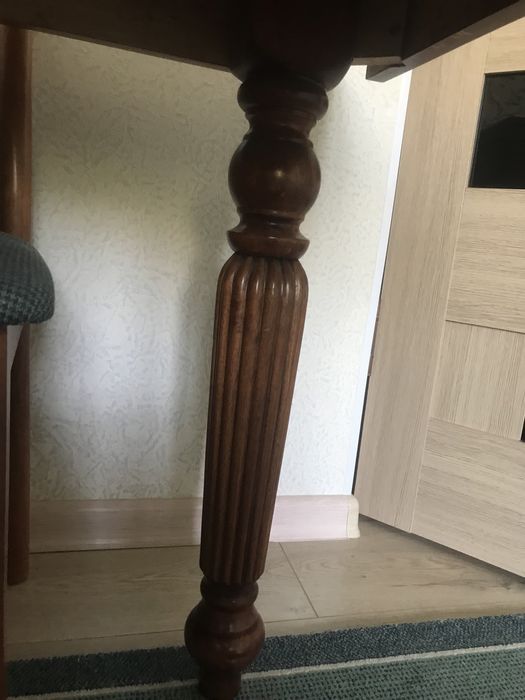 Продается стол