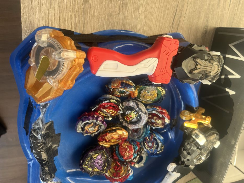 Beyblade лот много добро
