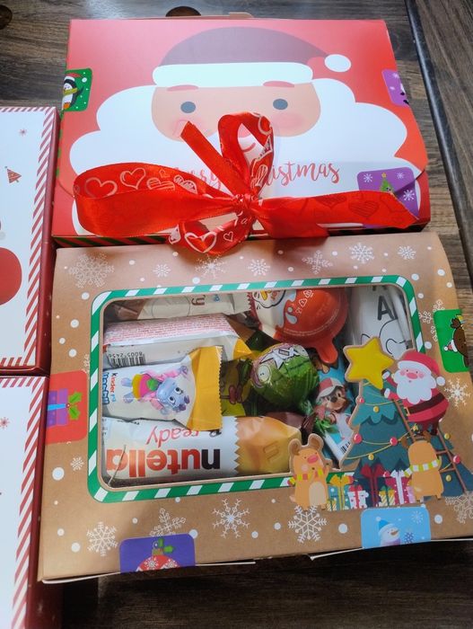 Vând cutii cu dulciuri pentru Moș Nicolae