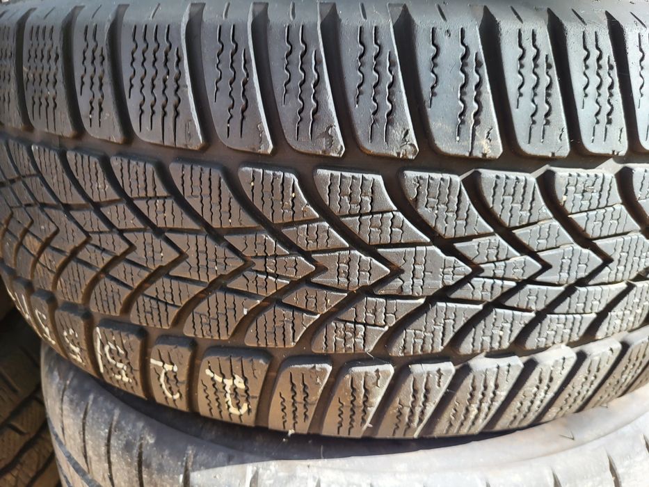 2 бр зимни 225/55/17 Dunlop Runflatt