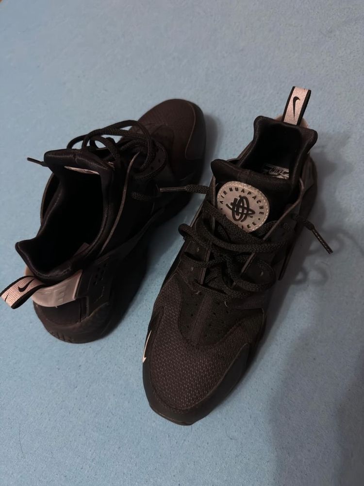 Nike huarache black