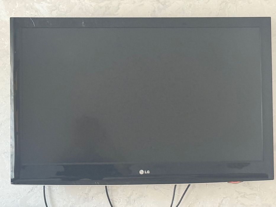 LG televizor 43 dyum