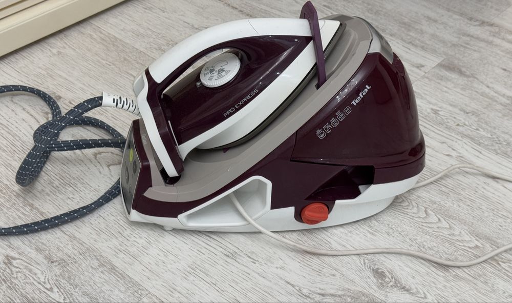 Парогенератор Tefal в отличном состоянии