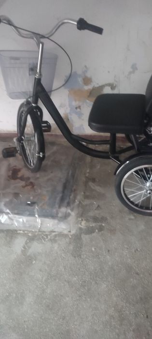 Vând tricicleta nou nouță cu pedale pentru adulți !