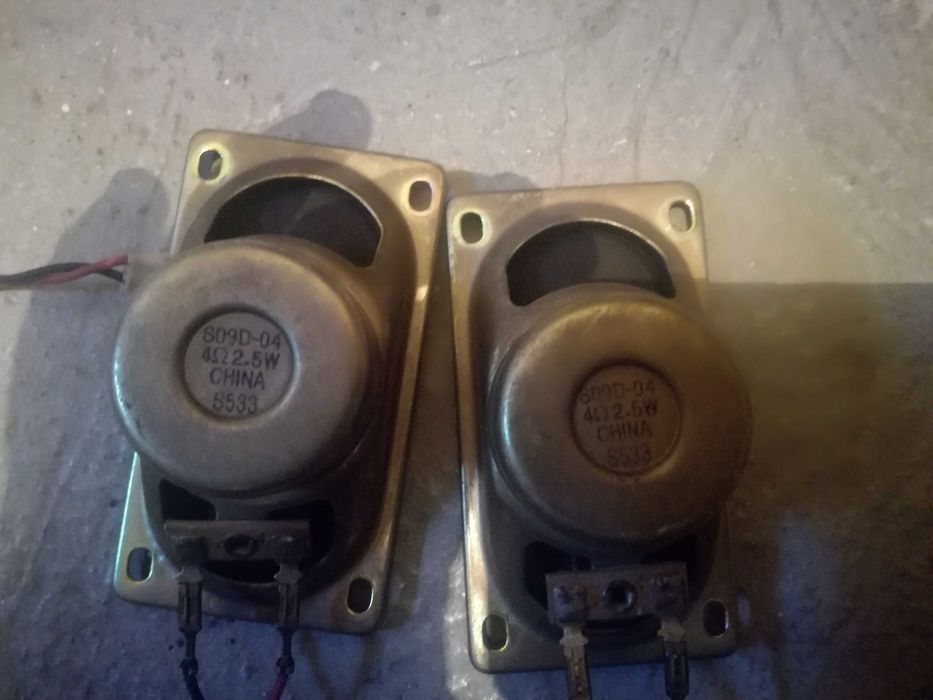 Продавам 2 броя високоговорители за тонколонки за лек автомобил