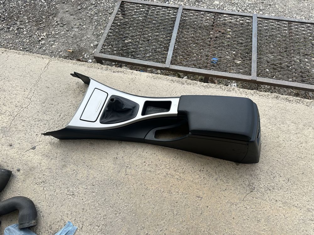 Централна конзола със подлакътник за BMW E90/E91