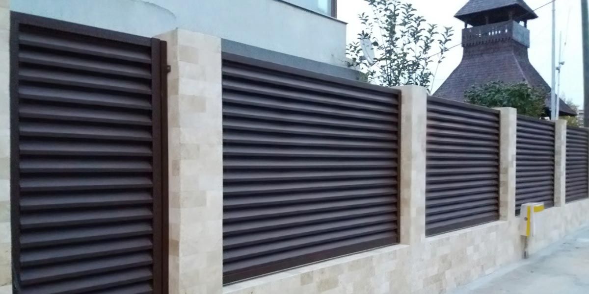 garduri si porti tip jaluzea fer forjat șipcă metalică plasă bordurată