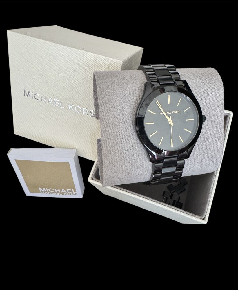 Продавам дамски часовник Michael Kors.
