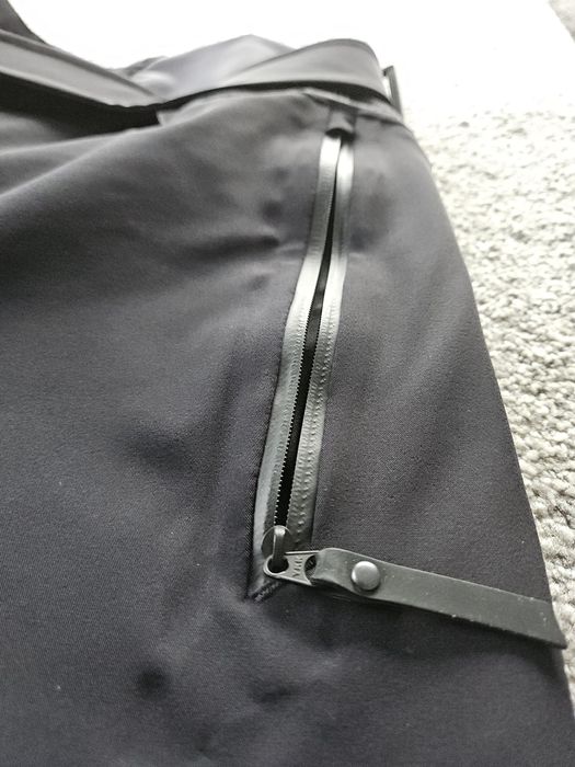 vând geacă și pantaloni de schi pentru bărbați