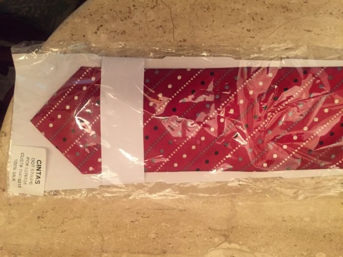 Продавам нова вратовръзка 100% коприна естествена